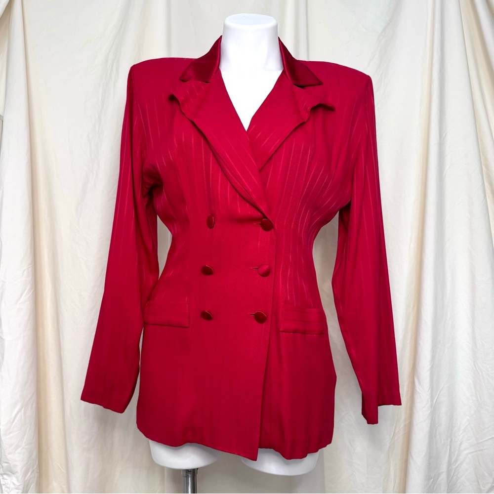 EUC.Vintage red,double breasted,pin stripe women’s blazer in excellent condition